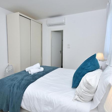 Ariston Luxury Garden Apartment With A Pool 티베리아 외부 사진