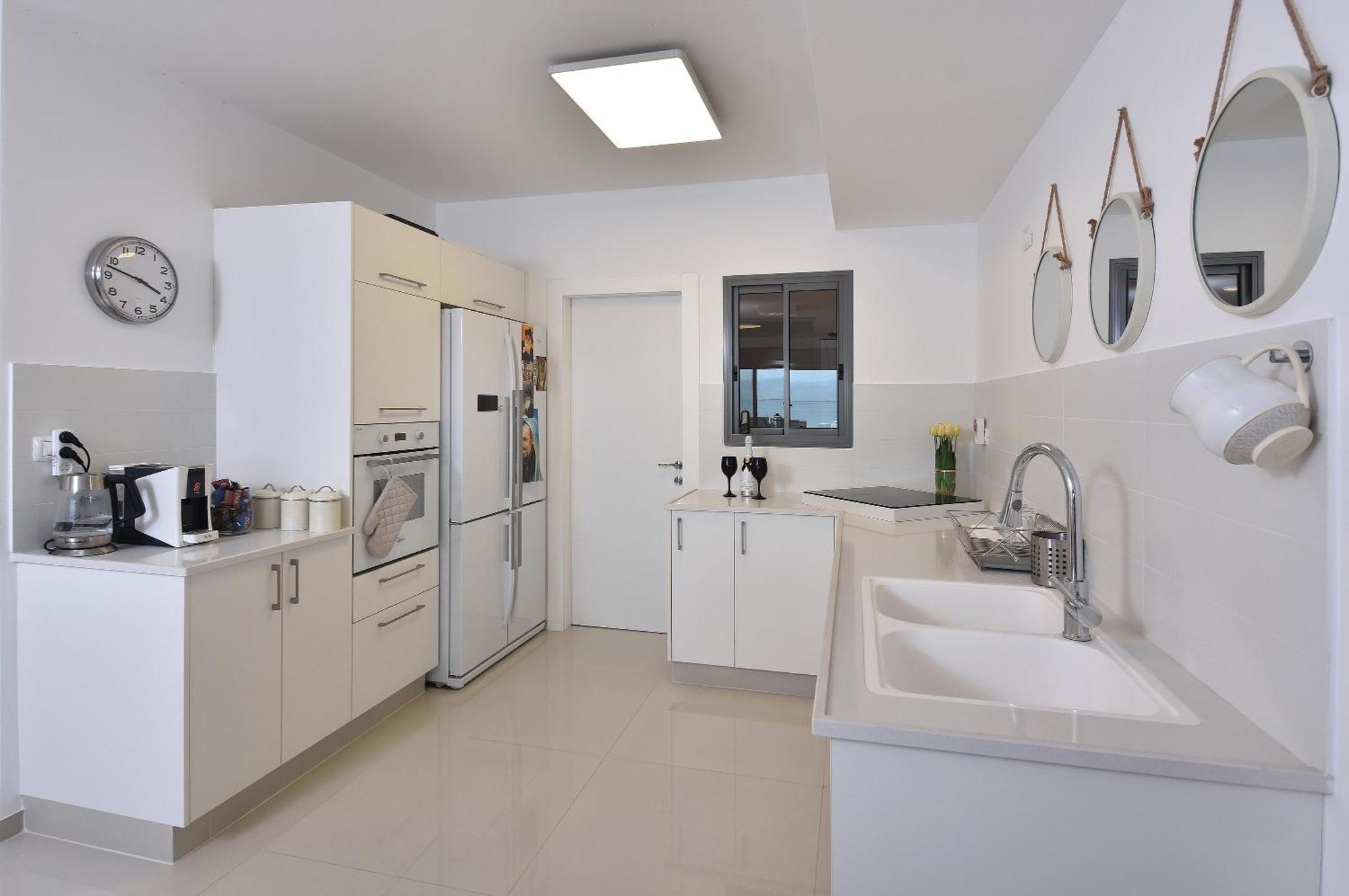 Ariston Luxury Garden Apartment With A Pool 티베리아 외부 사진