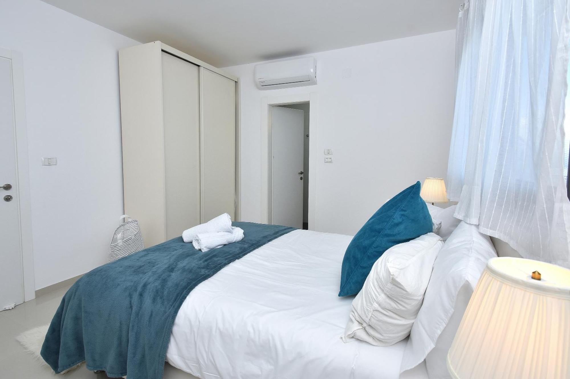 Ariston Luxury Garden Apartment With A Pool 티베리아 외부 사진