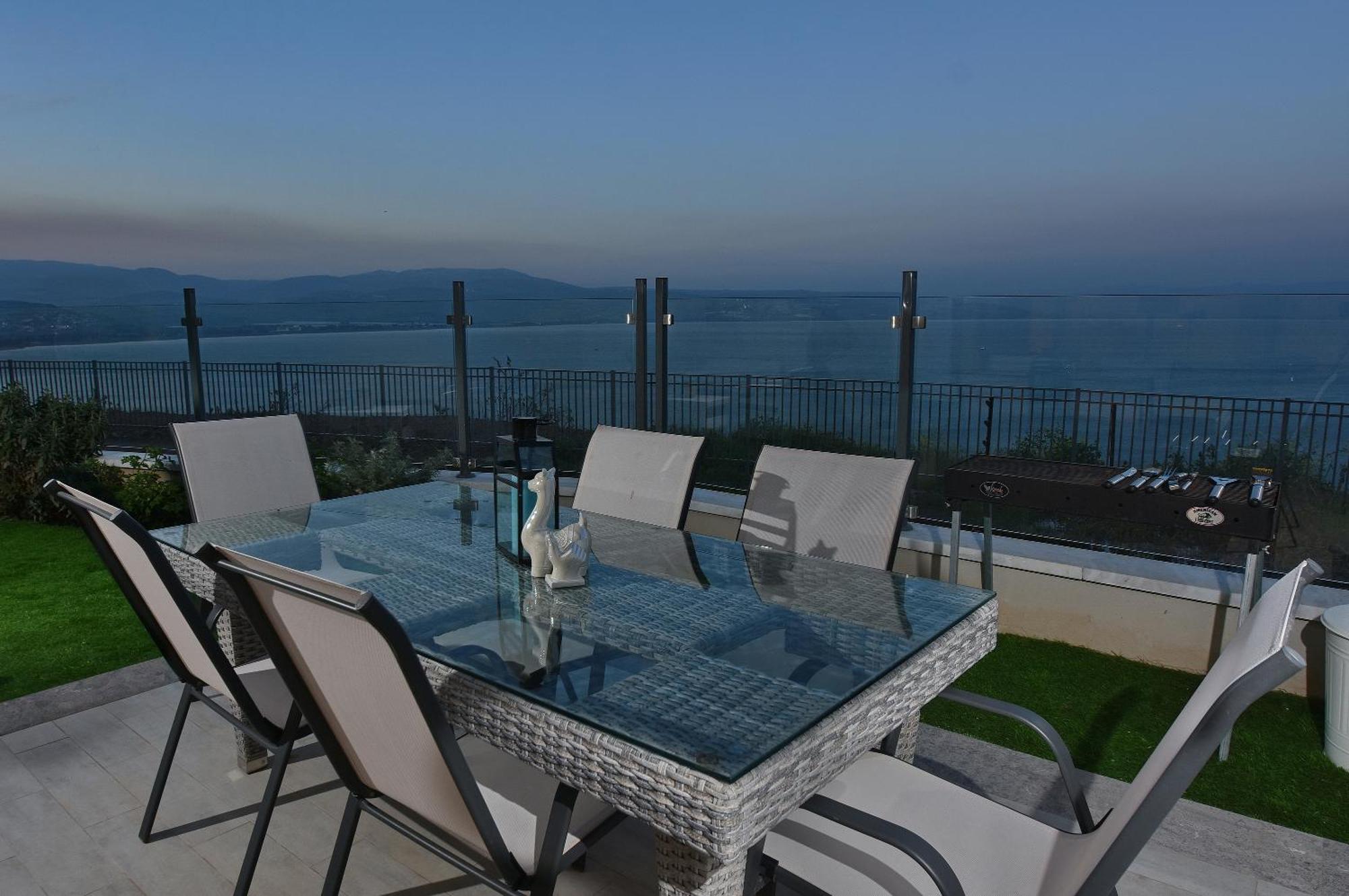 Ariston Luxury Garden Apartment With A Pool 티베리아 외부 사진