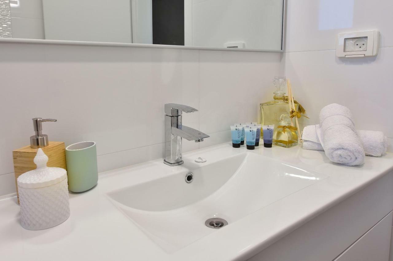 Ariston Luxury Garden Apartment With A Pool 티베리아 외부 사진
