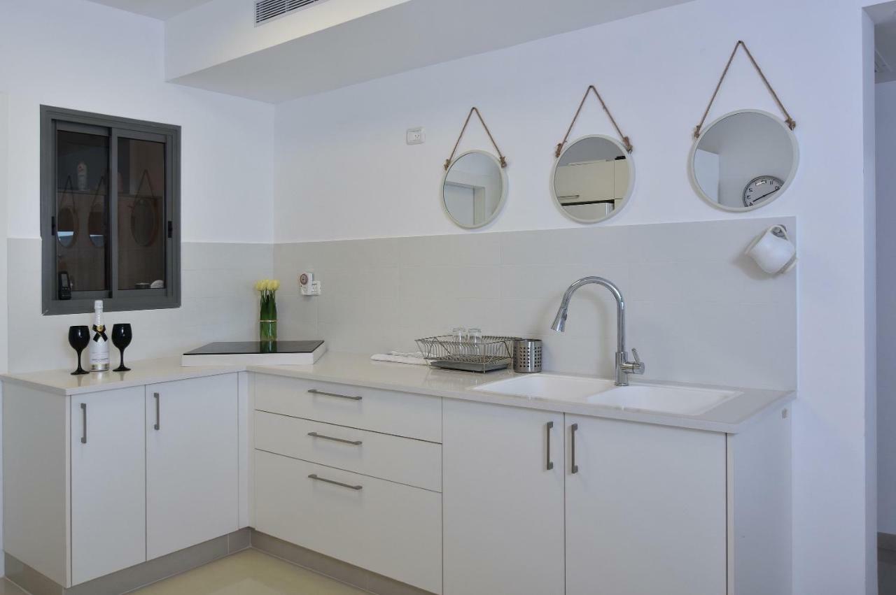 Ariston Luxury Garden Apartment With A Pool 티베리아 외부 사진
