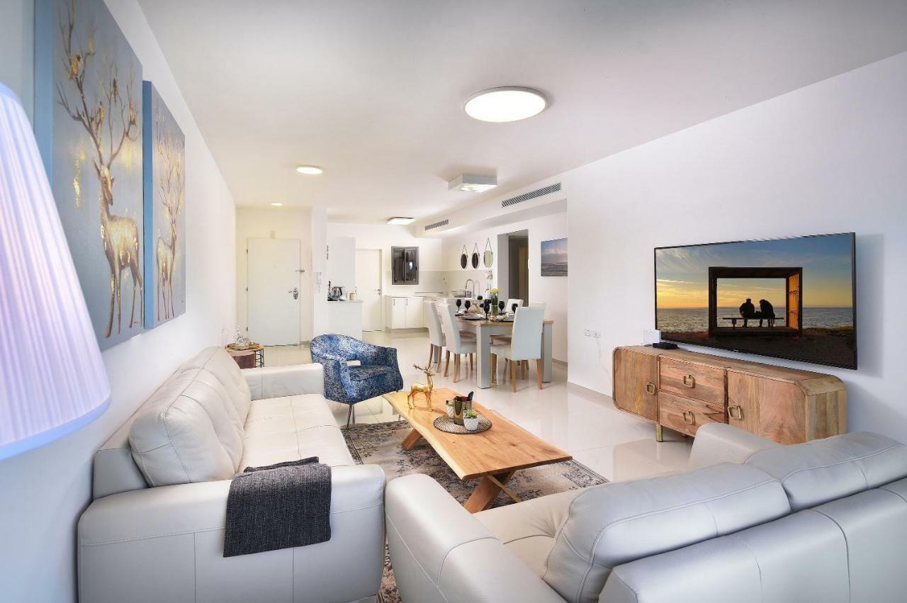 Ariston Luxury Garden Apartment With A Pool 티베리아 외부 사진