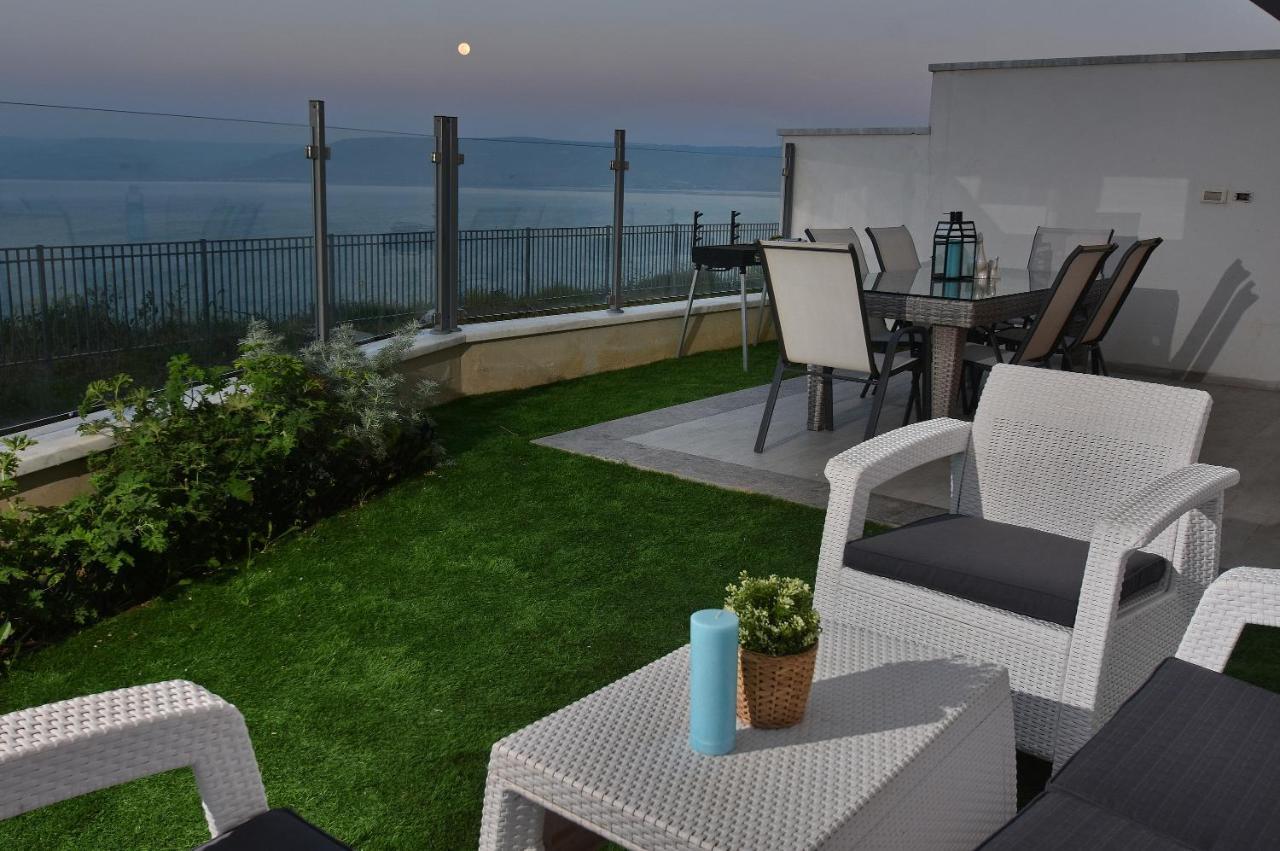 Ariston Luxury Garden Apartment With A Pool 티베리아 외부 사진